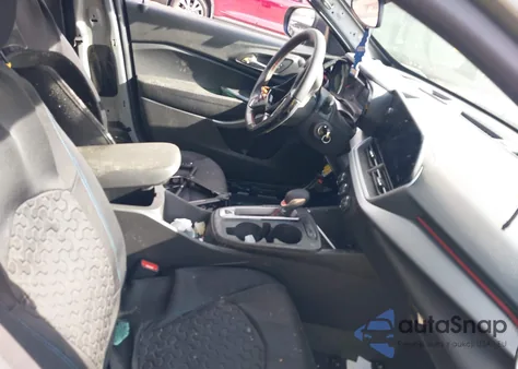 2025 Chevrolet Trax Fwd 1Rs z USA, uszkodzony, nr VIN KL77LGEP5SC085680